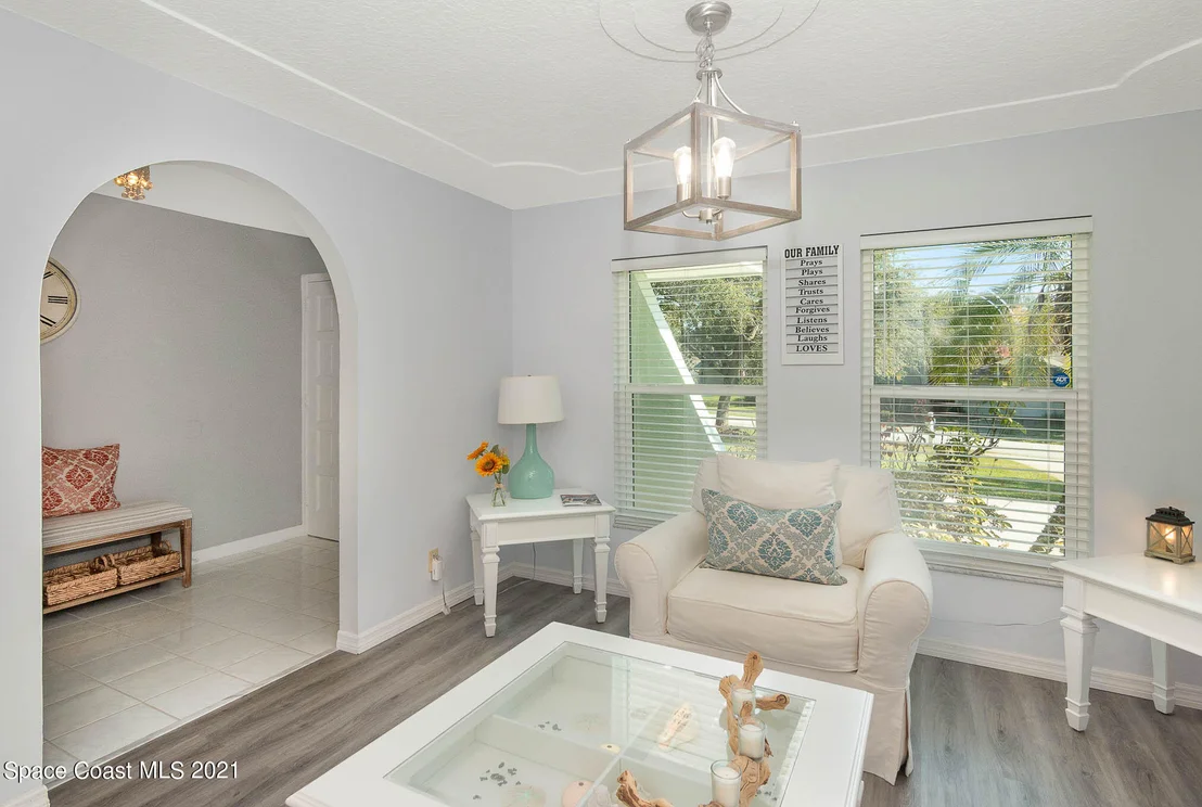 Photo of 1002 Mandarin Drive NE