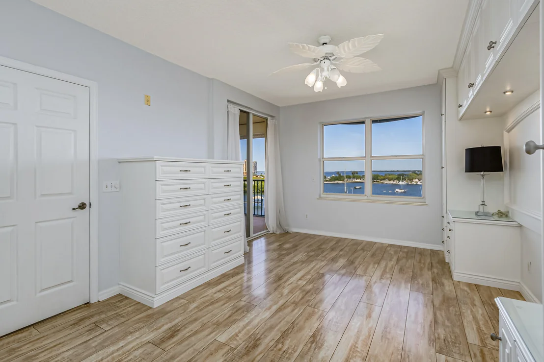 Photo of Unit 604 at 100 Riverside Drive