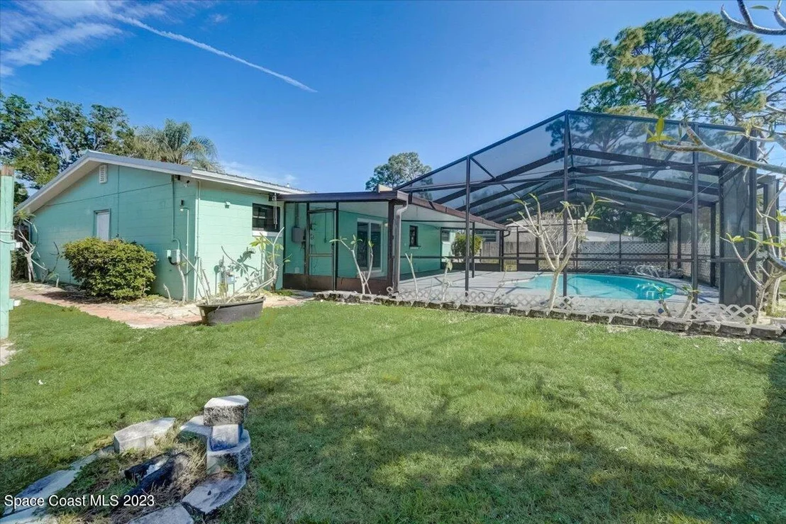 Photo of 953 Lexington Road