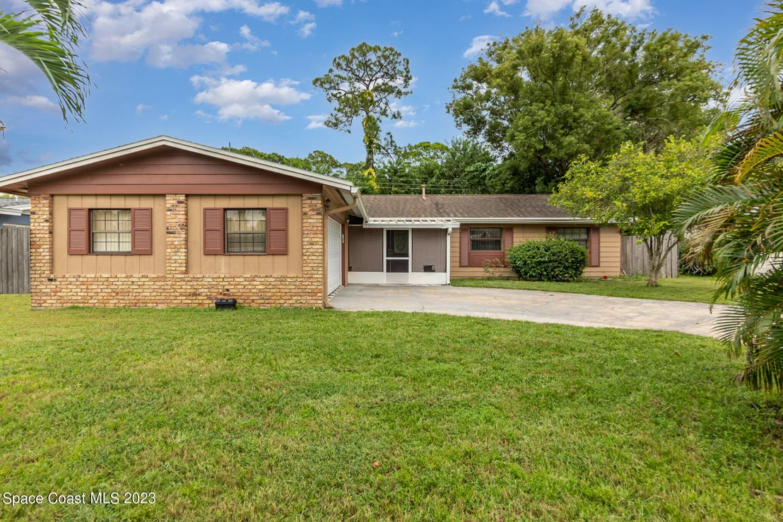 Photo of 1722 Golfview Drive