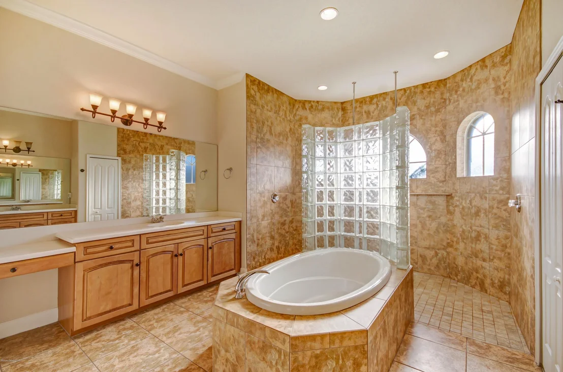 Photo of 2137 Windbrook Drive SE