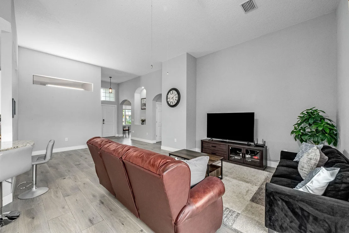 Photo of 382 Eldron Boulevard NE
