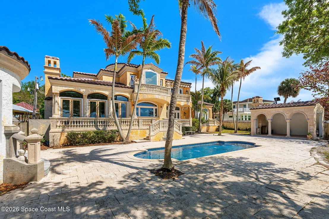 Photo of 1000 N Riverside Drive