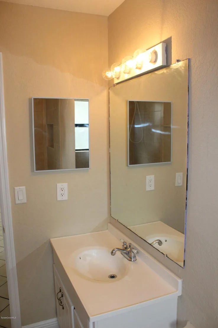 Photo of 5865 Keystone Avenue