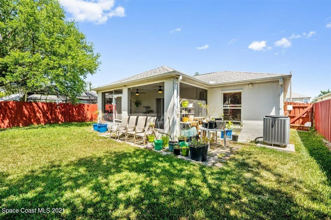 Photo of 1209 White Oak Circle