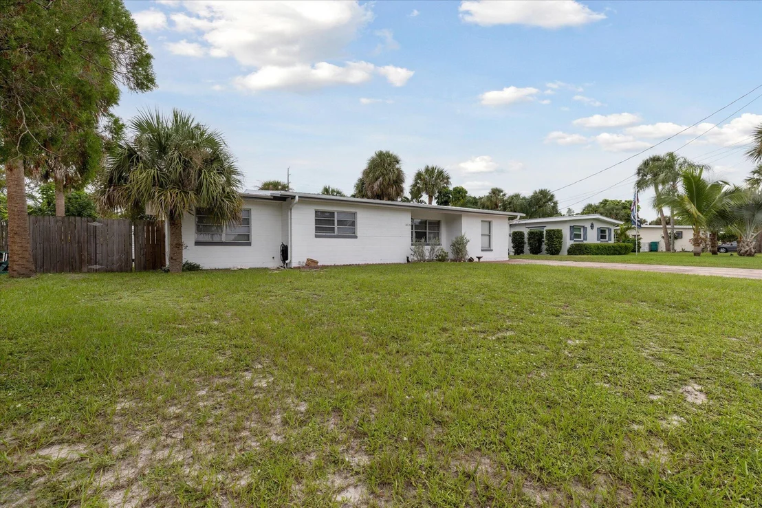 Photo of 1426 Hillcrest Drive