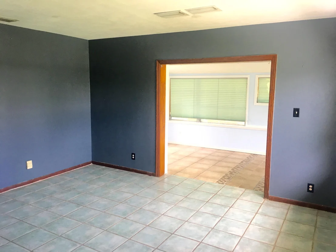 Photo of 330 Avenida Central