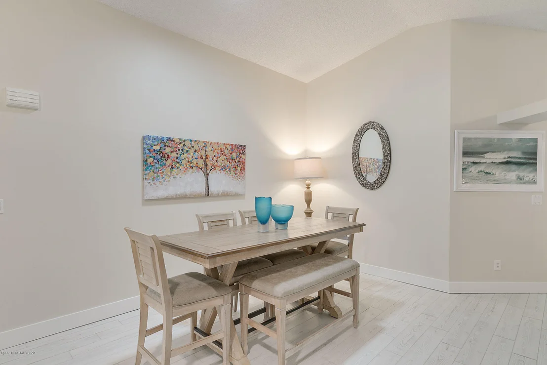 Photo of 877 Villa Drive