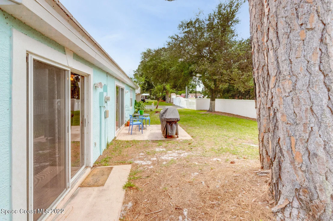 Photo of 802 Wateroak Drive NE