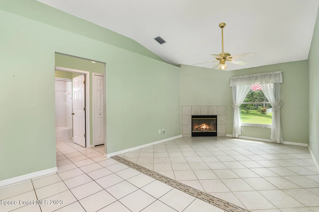 Photo of 4335 South Lakes Circle
