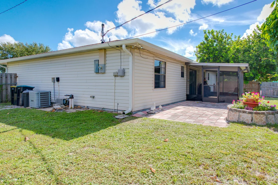 Photo of 2196 Clover Street NE