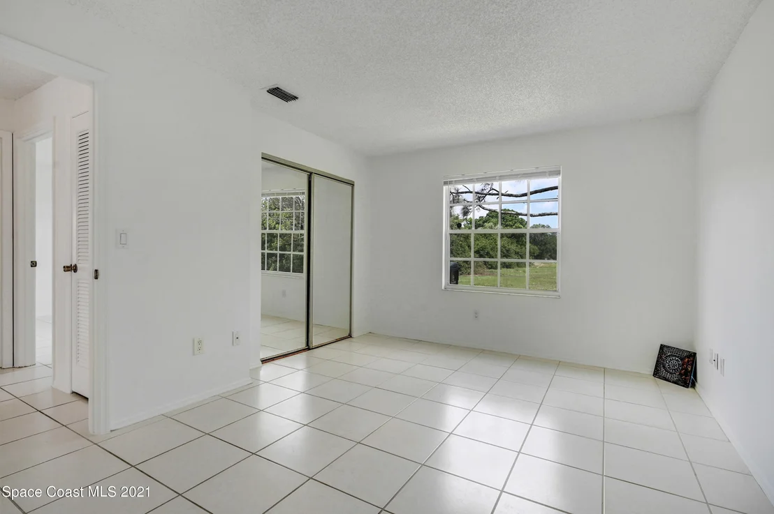 Photo of 858 Wateroak Drive NE