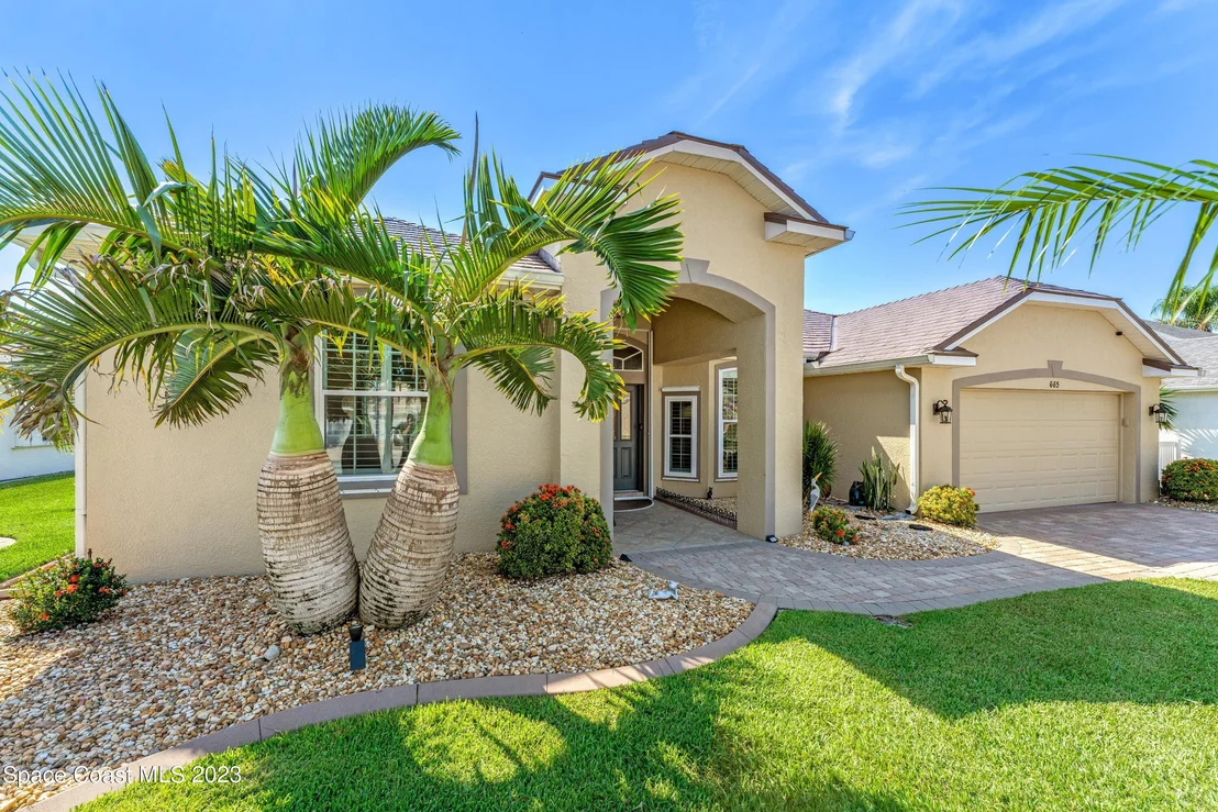 Photo of 665 Carriage Hill Road