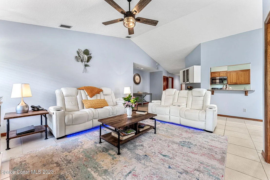 Photo of 885 Ridge Lake Drive