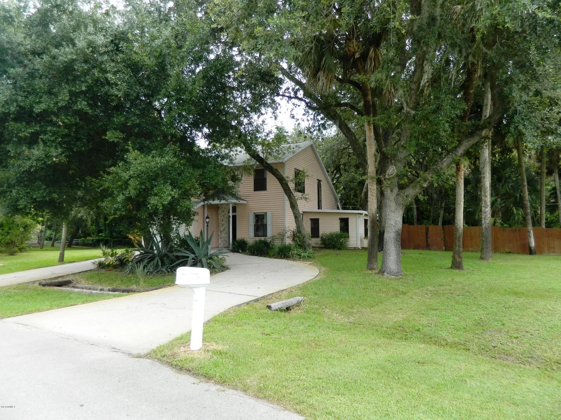 Photo of 1451 SE Ruffin Circle