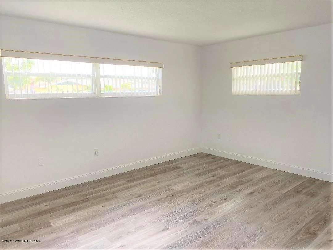 Photo of 385 Hamlin Avenue
