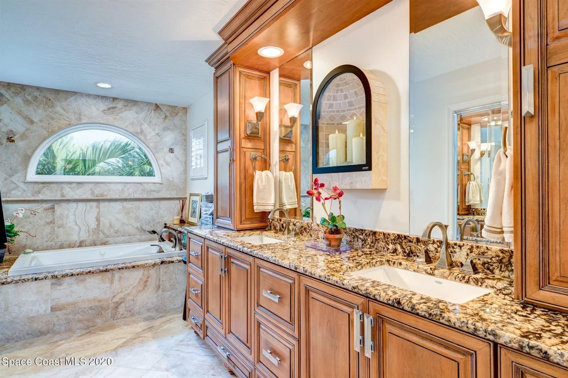 Photo of 569 Hummingbird Drive