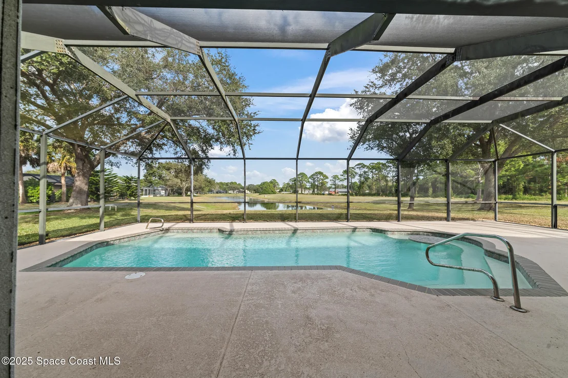 Photo of 1785 Windbrook Drive SE