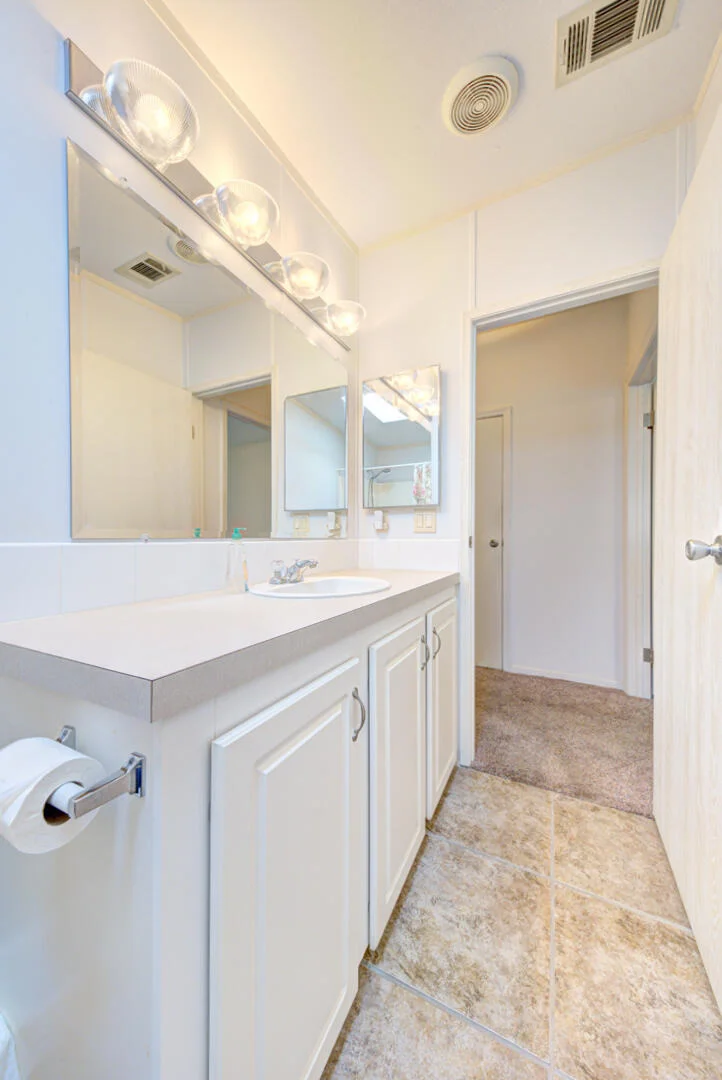 Photo of 665 Outer Drive