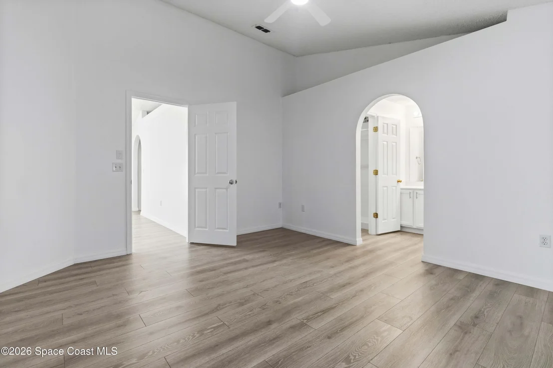 Photo of 2126 Redwood Circle NE