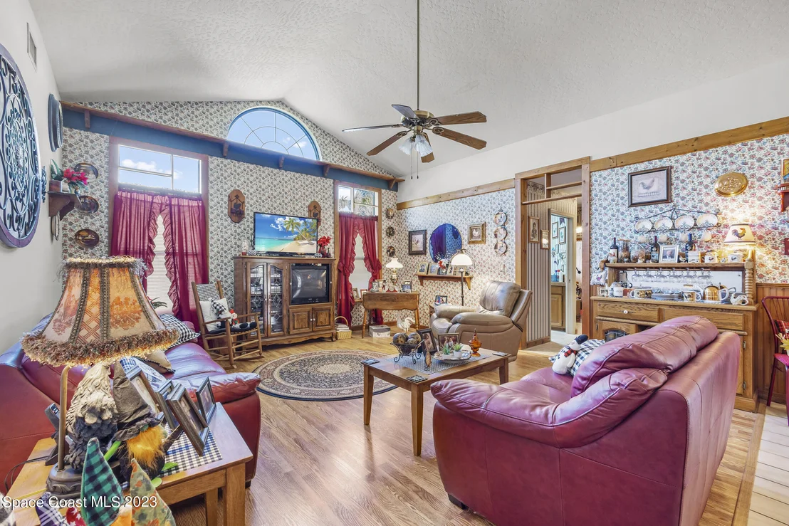 Photo of 889 Spanish Wells Drive
