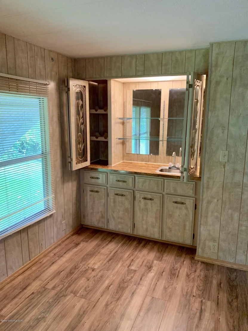 Photo of 2588 Haverhill Road NE