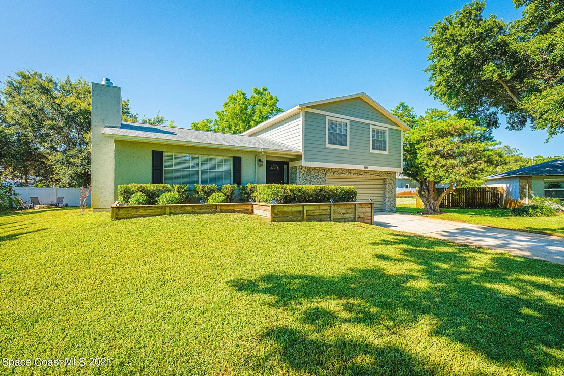 Photo of 818 Hanover Court