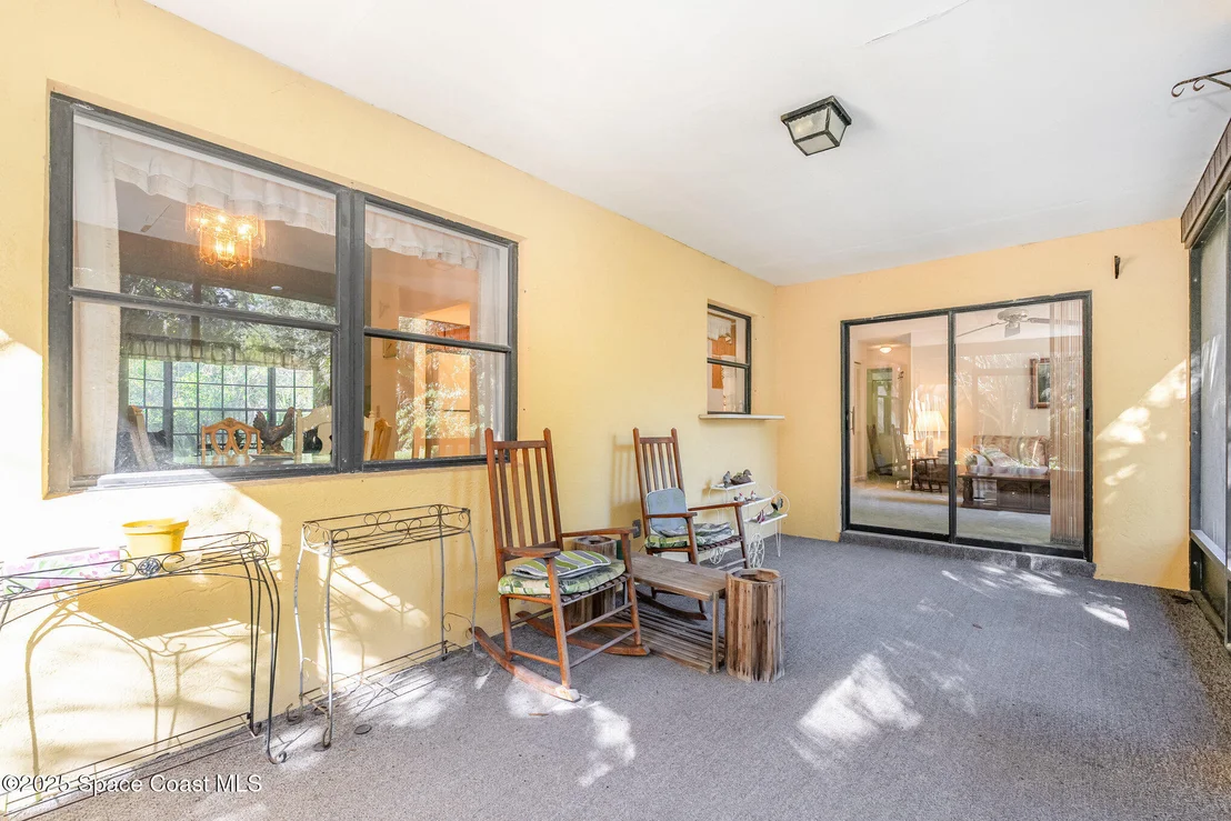 Photo of 1812 Live Oak Drive N