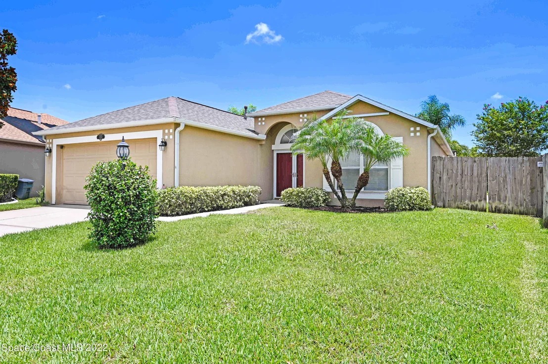 Photo of 1153 White Oak Circle