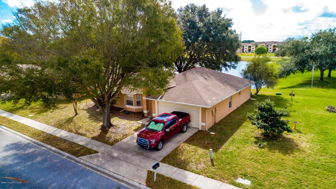Photo of 217 Oak Lake Road