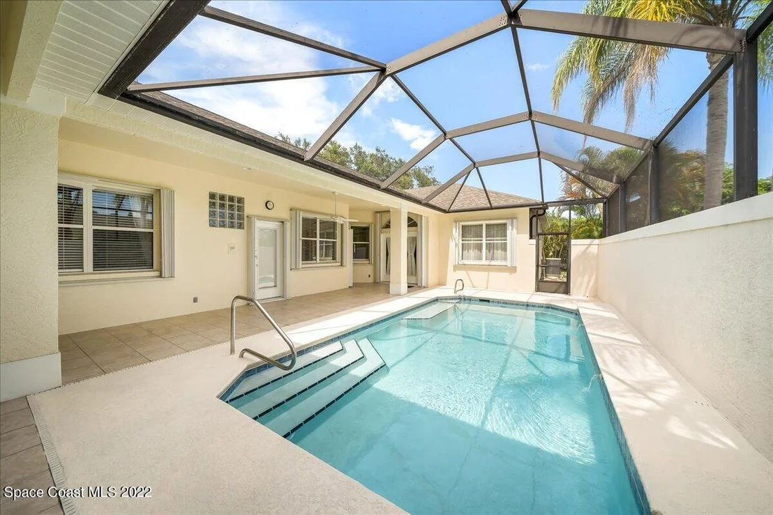 Photo of 4523 Long Lake Road