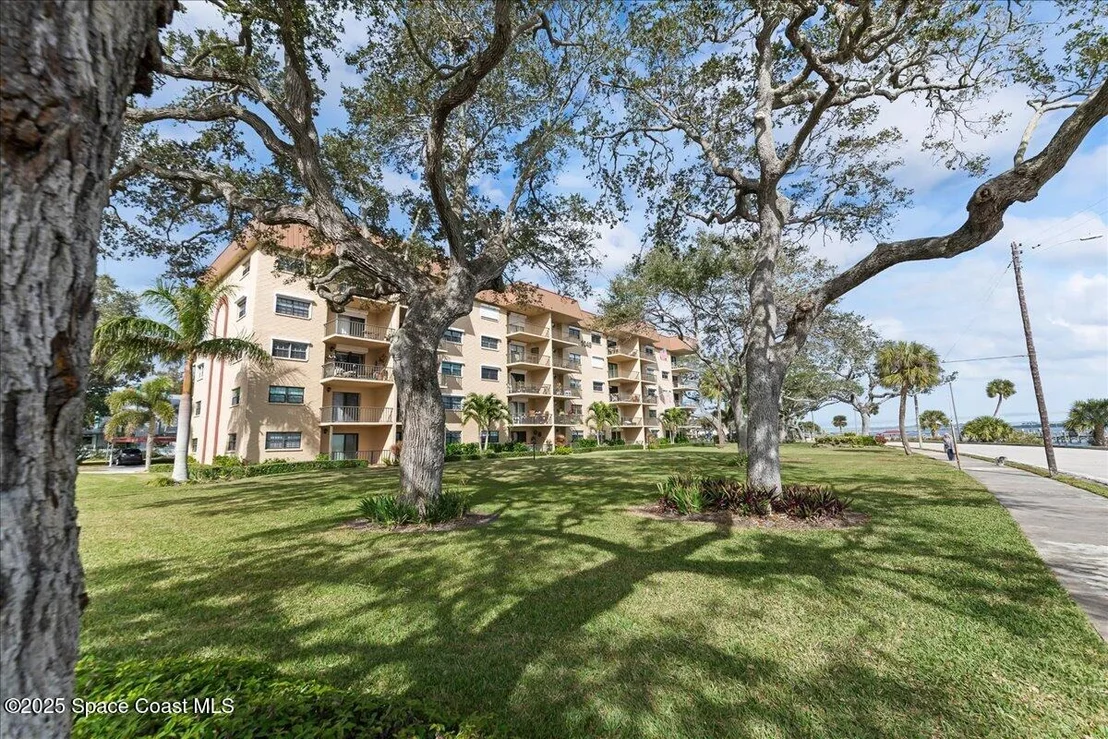 Photo of Unit 303 at 1049 Rockledge Drive