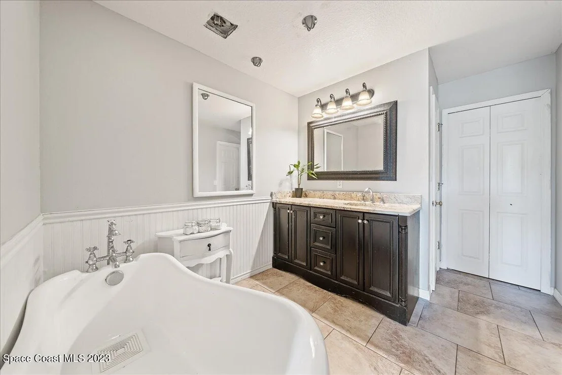 Photo of 6041 Ridge Lake Circle