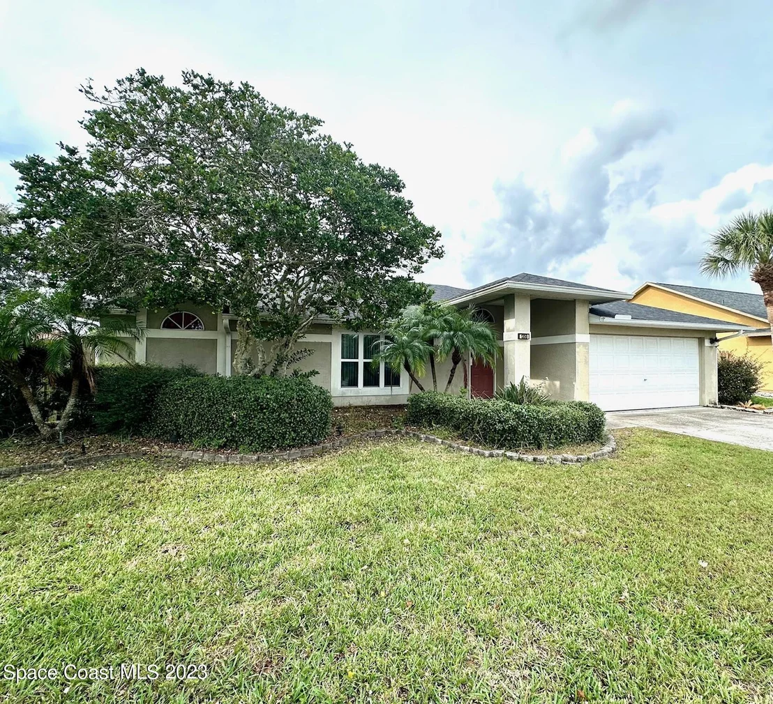 Photo of 1359 Heritage Acres Boulevard