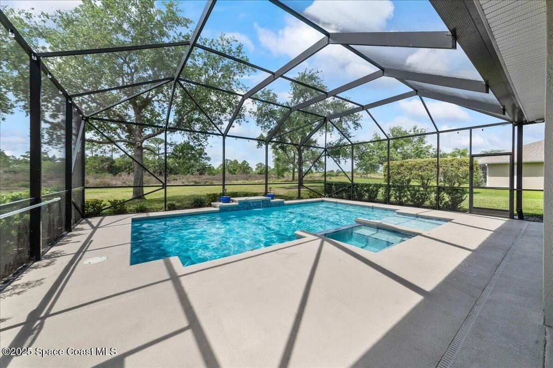 Photo of 2100 Windbrook Drive SE