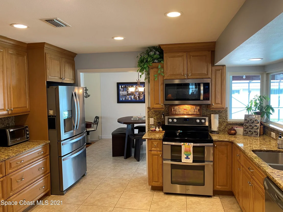 Photo of 445 Hamlin Avenue