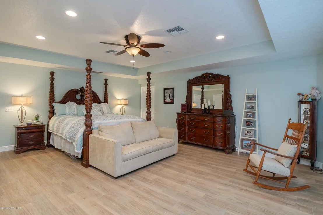 Photo of 905 Magnolia Drive