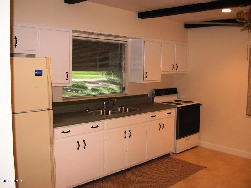 Photo of 404 Sunset Boulevard