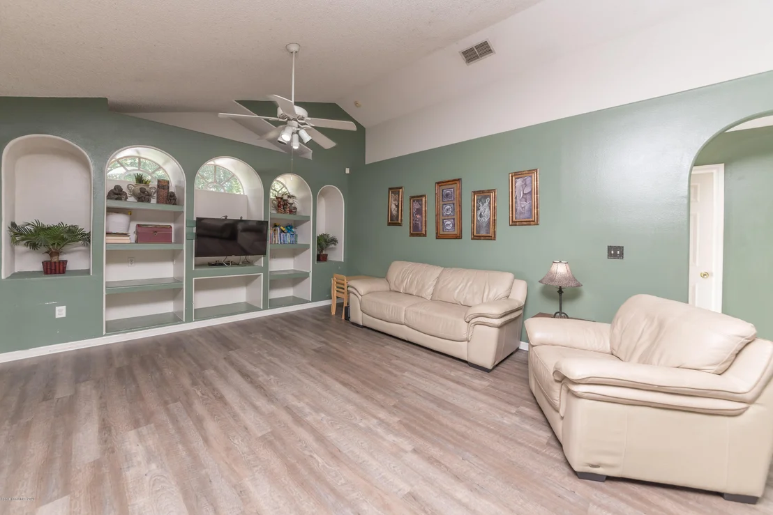 Photo of 876 High Pointe Circle