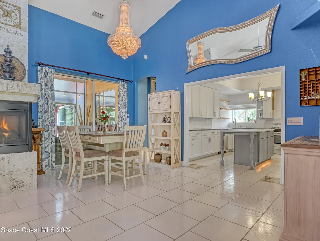 Photo of 4304 Long Lake Road