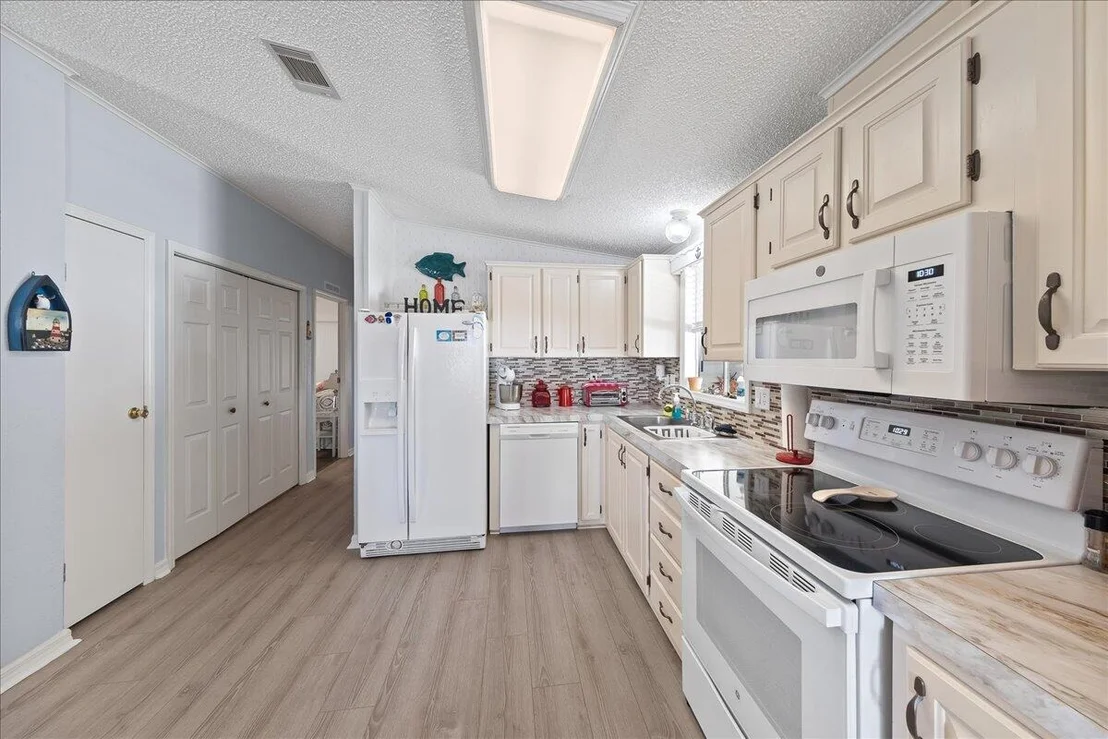 Photo of 7568 Chasta Road