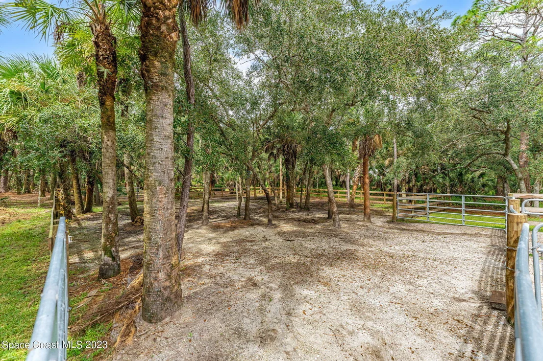 Photo of 5595 Willoughby Drive