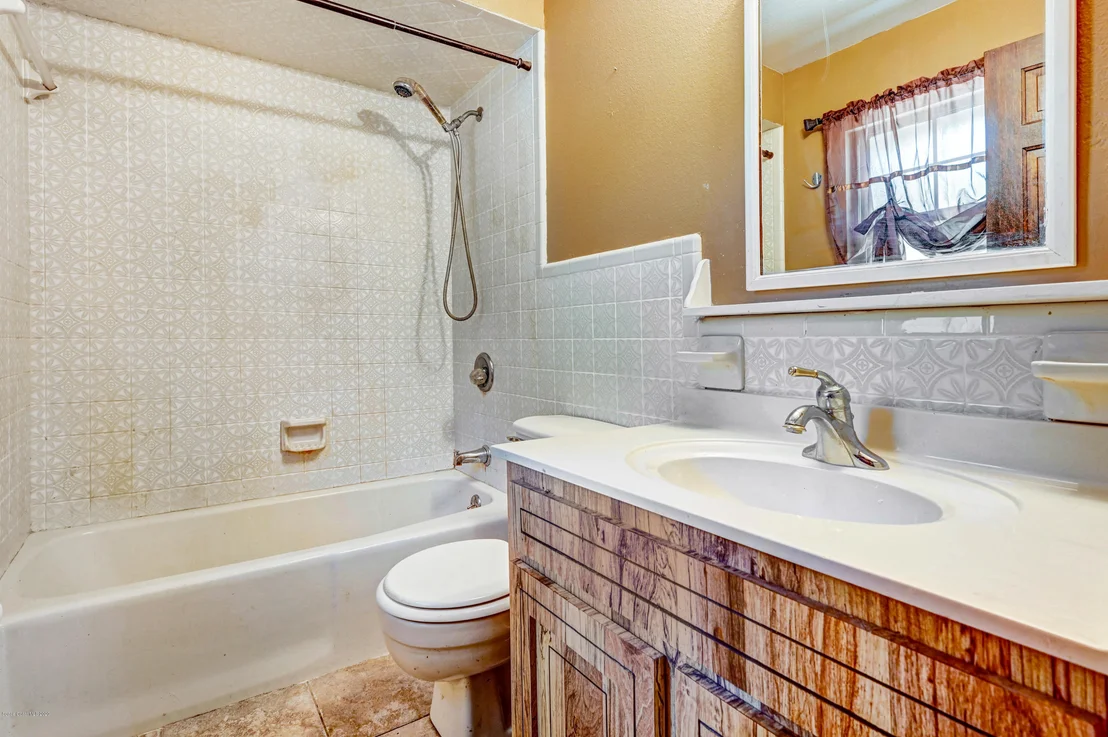 Photo of 6050 Mangrove Street