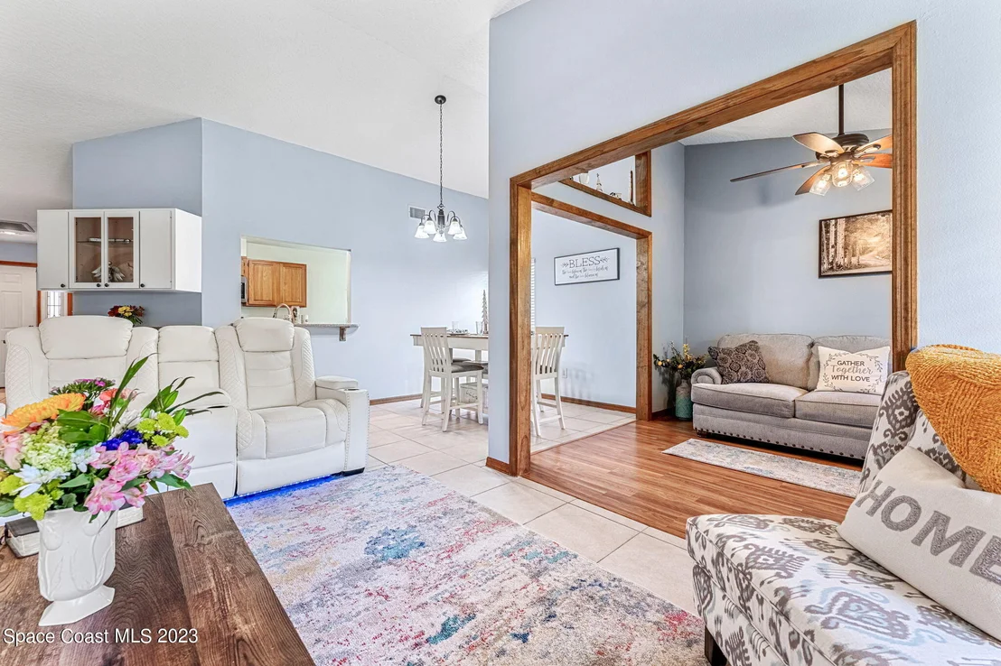 Photo of 885 Ridge Lake Drive