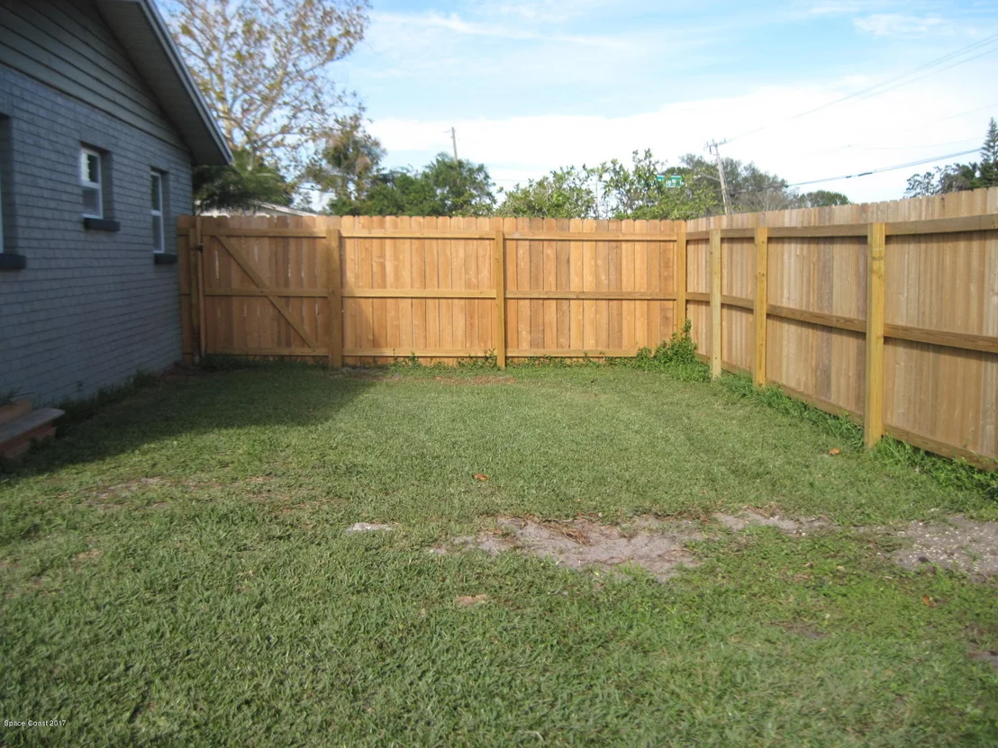 Photo of 2085 Lakeview Drive