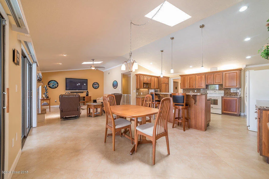 Photo of 1401 Meadowbrook Road NE