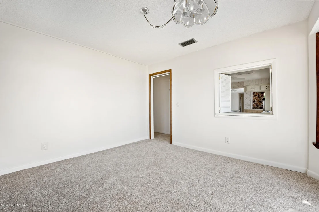 Photo of 447 Riverview Lane