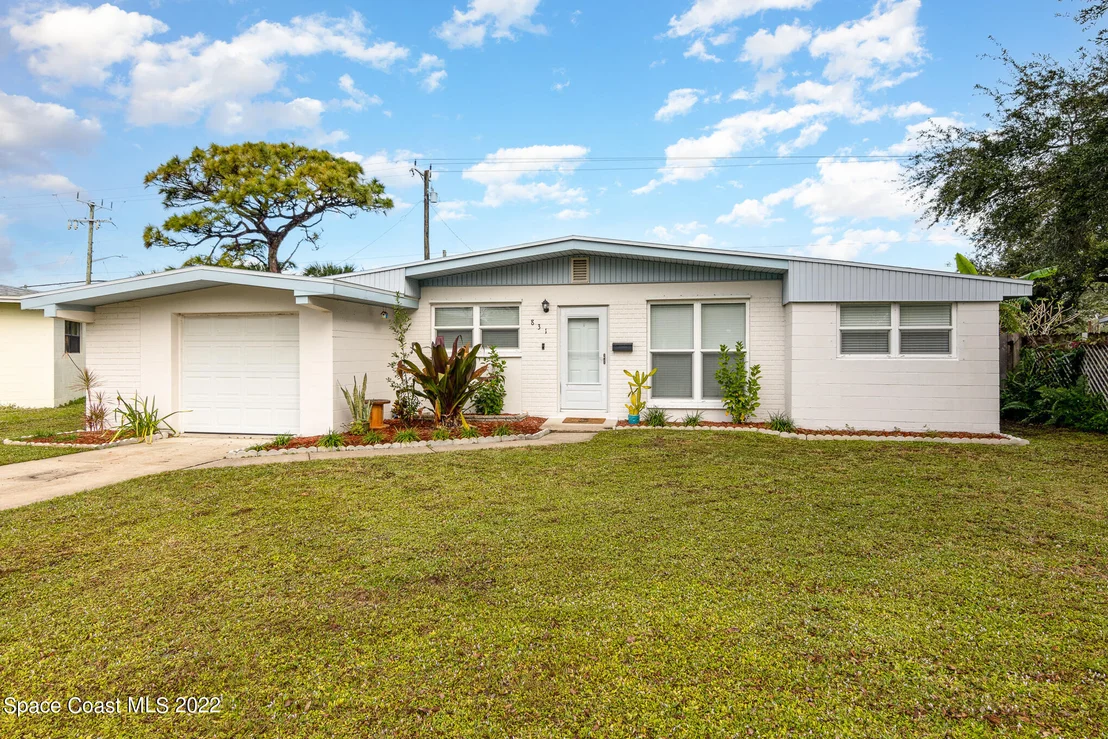 Photo of 831 Glenmore Circle