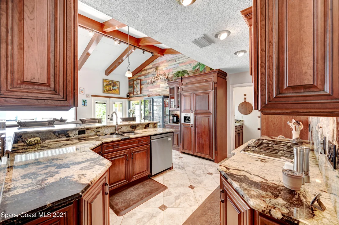 Photo of 600 N Riverside Drive