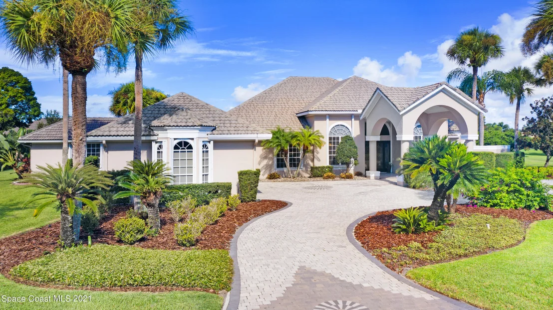 Photo of 742 Glengarry Drive